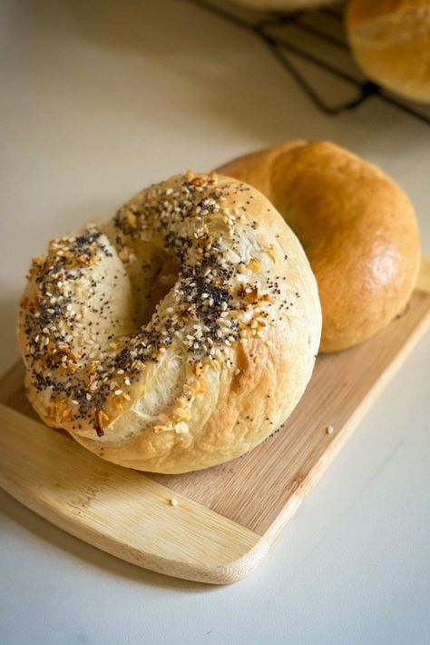 Sourdough Discard Bagels, Easy Bagel Recipe, Discard Bagels, Easy Bagel, New York Style Bagels, New York Bagels, Starter Sourdough, Sourdough Starter Discard, Onion Bagel