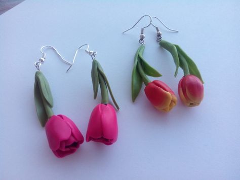 Polymer clay Tulip earrings by Manon van Kempen Polymer Clay Tulip, Sculpey Earrings, Easy Clay Ideas, Clay Tulip, Fimo Diy, Tulip Earrings, Polymer Flowers, Polymer Clay Flower Jewelry, Diy Earrings Polymer Clay