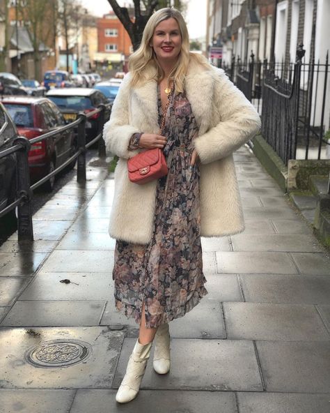 Ingrid Wilkinson on Instagram: “London - in between showers I love you! ☔️ ❤️ Wearing a Zimmermann dress (when in doubt, wear Zimmermann!🤣) newish Max Mara Coat and 12…” Chanel Small Flap Bag Outfit, Flap Bag Outfit, Chanel Classic Bag, Chanel Bag Outfit, Mini Chanel, Chanel Mini Bag, Chanel Bag Classic, Chanel Price, Chanel Mini Flap Bag