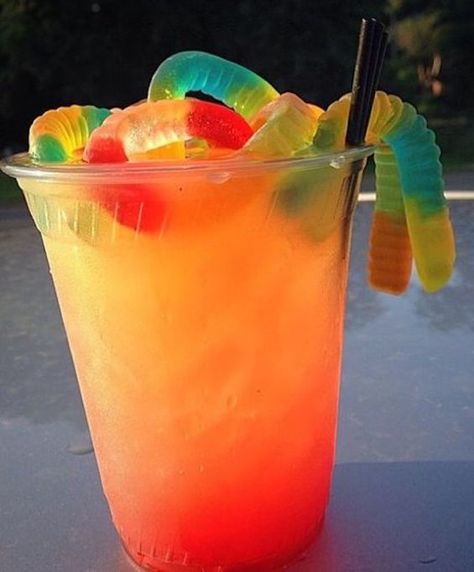 Specialty Alcoholic Drinks, Candy Drinks Recipes, Alcohol Drink Ideas, Candy Alcohol Drinks, Jolly Rancher Drink, Gummy Worm, Soda Italiana, Drinks Summer, Fun Drinks Alcohol