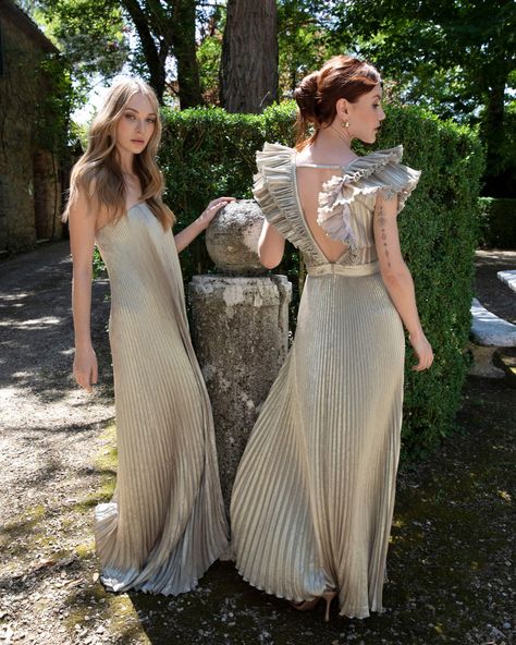 Dresses in Gold Shimmer are the perfect choice for bridesmaids who want to look elegant and sophisticated. These gowns highlight beauty and style, adding a touch of luxury to your special day. Gold Shimmer | lideewoman.com.au Gold Shimmer Bridesmaid Dresses, Bridget Wedding, Opera Gown, Elegant Gowns, Pleated Dresses, The Opera, Gold Shimmer, Golden Girls, Black Tie