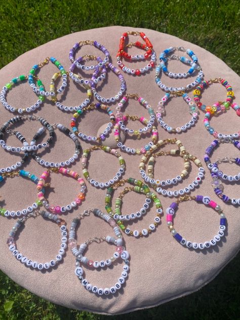 super cute taylor swift friendship bracelets 🫶 Friendship Bracelets Taylor Swift, Swiftie Bracelets, Taylor Swith, Swift Friendship Bracelets, Taylor Swift Friendship Bracelets, Cute Taylor Swift, Taylor Bracelets, Frendship Bracelets, Taylor Bracelet