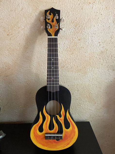 Painted Guitars Ideas Easy, Ukulele Diy Painted, Guitar Pick Painting Ideas, Custom Acoustic Guitar Art, Art On Guitar Ideas, Custom Ukulele Design, Drawing On Guitar Ideas, Ukulele Design Painted, Painting On Guitar Ideas