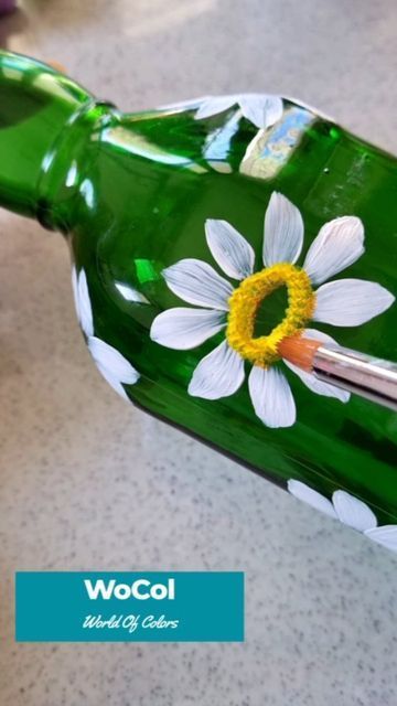 Wine Bottle Flowers, Bottle Art Projects, Toples Kaca, Painting Glass Jars, Painting Flowers Tutorial, Hand Painted Wine Bottles, Glass Bottle Diy, Instagram Painting, Diy Glass Bottle Crafts