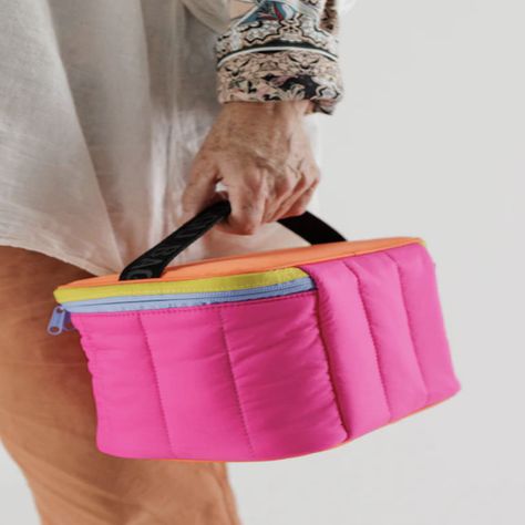 A soft lunch box that'll keep your snacks cool and match your puffer jacket in the winter. It has a top handle that'll make it easy to carry from your desk to the lunch room and the padded design with protect anything delicate inside (like glass containers). Drinks And Snacks, Pink Lunch Bag, Lunch Room, Scrap Material, Snack Packs, Lunch Snacks, Glass Containers, Lunch Bag, Electric Blue