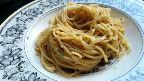 Got it, Cook it: Spaghetti with Anchovy Carbonara Anchovy Carbonara, Anchovy Pasta, Anchovies, Paleo Recipes, Got It, Main Dishes, I Know, Spaghetti, Pasta