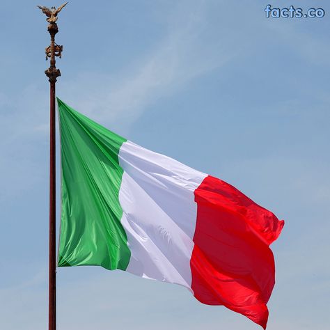 Aesthetic Venice, Feliciano Vargas, Flag Aesthetic, Flag Of Italy, Colors Meaning, Italy Road, Italy Trip Planning, Iphone Wallpaper Photography, Italian Theme