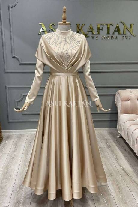 Dress Muslim Modern, Simple Long Dress, Bride Dress Simple, Modest Evening Dress, Fashion Dresses Formal, Simple Bridesmaid Dresses, Latest Bridal Dresses, Ladies Blouse Designs, Women Dresses Classy