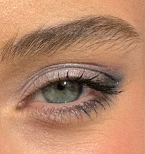 Blue Eyes Grey Eyeshadow, Grey Eyeliner Blue Eyes, Dark Grey Eyeshadow Looks, Navy Eyeshadow Blue Eyes, Grey Eyeshadow Blue Eyes, Eye Makeup For Blue Grey Eyes, Blue Grey Eyeshadow, Blue And Grey Eyeshadow Looks, Light Grey Eyeshadow