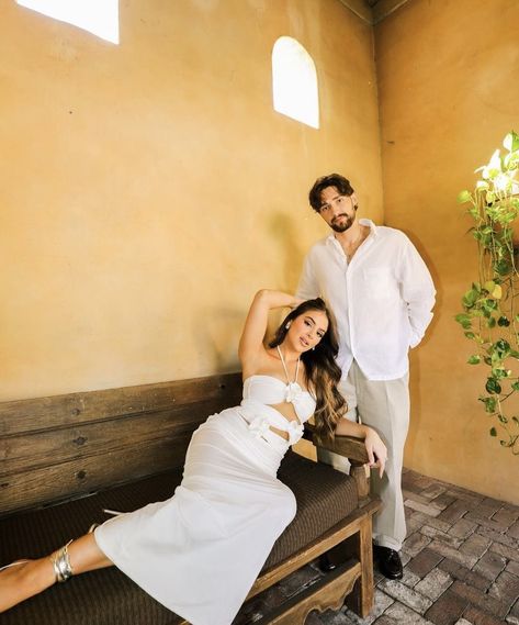 Pre Wedding Photoshoot Outfit Couple Photos Engagement Photography, Lauren Giraldo Engagement, Lauren Giraldo Wedding, Spanish Style Engagement Photos, Latina Engagement Photos, Lauren Giraldo, City Photoshoot, Prewedding Photoshoot, Cute Engagement Photos