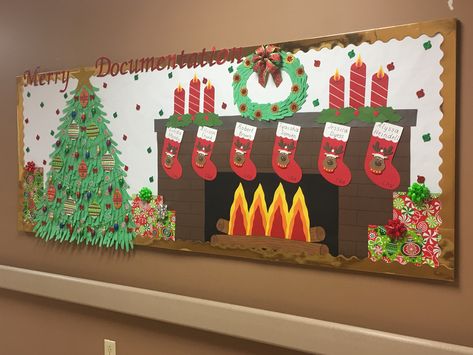 Christmas Board Decoration, Christmas Tree Fireplace, Holiday Bulletin Boards, Decoration Creche, Classroom Christmas Decorations, Christmas Bulletin Boards, Christmas Tree And Fireplace, Christmas Classroom Door, Fireplace Stockings