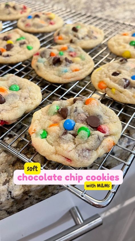 Chocolate Chip Cookies M&m, Chocolate Chip M&m Cookies Recipes, Christmas Chocolate Chip M&m Cookies, Choc Chip M&m Cookies, Stay At Home Chef Chocolate Chip Cookies, Best Chocolate Chip Cookies Recipe, Soft Chocolate Chip Cookies, Chip Cookie Recipe, Best Chocolate Chip Cookie