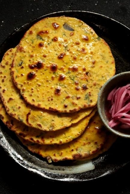 Missi Roti Recipe, Soft Chapati Recipe, Missi Roti, Chapati Recipes, Indian Vegan, North Indian Recipes, Lentil Dishes, Roti Recipe, Bean Flour