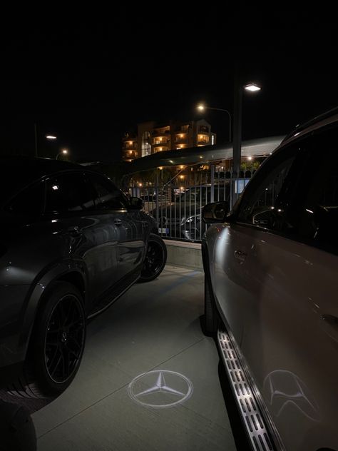 Mercedes Aesthetic Night, Mercedes Dark Aesthetic, Mercedes Benz Aesthetic Night, Mercedes Girl Aesthetic, Mercedes At Night, Aesthetic Rolls Royce, Luxury Cars For Men, Car Night Aesthetic, Mercedes Car Aesthetic