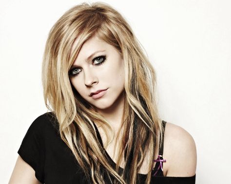 Avril Lavigne Avril Lavigne Photoshoot, Black Hair With Blonde Highlights, Avril Lavigne Goodbye Lullaby, Goodbye Lullaby, Avril Lavigne Photos, Black Highlights, Star Beauty, Hair Styles 2014, Black And Blonde