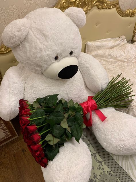 Traditional Flowers, Big Teddy, Luxury Flower Bouquets, Boyfriend Crafts, Teddy Bear Gifts, Romantic Surprise, Good Night Flowers, Romantic Gestures, Beautiful Bouquet Of Flowers