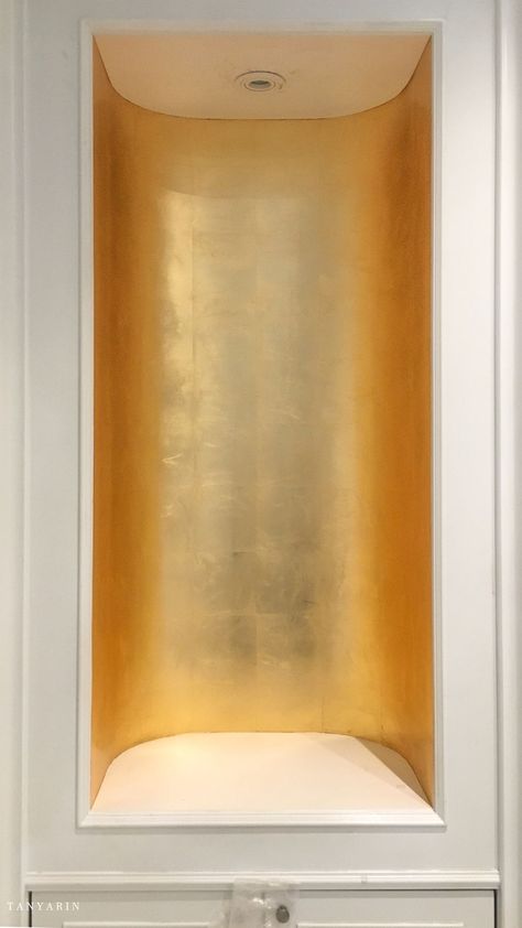 Golden Texture Wall Paint, Gold Painted Walls, Gold Window, Tinted Mirror, Gold Door, Golden Wall, Spa Design, Room Paint Colors, Lounge Design