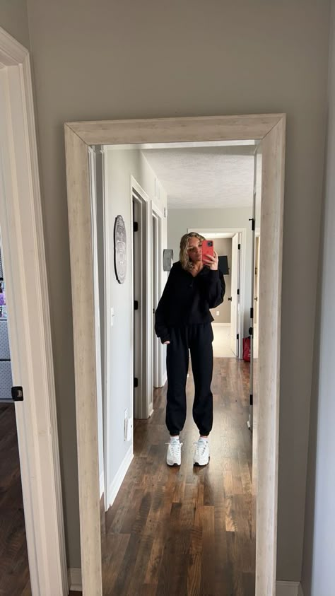 Cozy Sweatpants Outfits, Cute Fall Fits, Cool Sweatpants, Sweatpants Outfit Ideas, Sweatpants Outfits, Cozy Sweatpants, Simple Outfits For School, Lululemon Outfits, Skandinavian Fashion