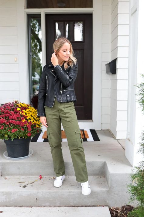 Army Green Cropped Pants Outfit, Green Chino Outfits Women, Army Green Pant Outfits For Women, Green Straight Leg Pants Outfit, Olive Cropped Pants Outfit, Green Cargo Joggers Outfit Women, Teal Cargo Pants Outfit, Olive Khaki Pants Outfit, Olive Cargo Pants Outfit Women