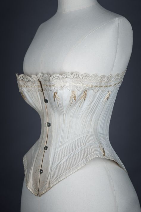 Corded Corset With Flossing Embroidery By S&S | The Underpinnings Museum Dress Form Pattern, Diy Dress Form, Tightlacing Corset, Custom Dress Form, Adjustable Dress Form, Victorian Era Fashion, 1880s Fashion, Regency Era Fashion, Cotton Corset