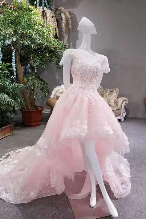 Asymmetrical Prom Dress, Dolly Dress, Pretty Prom Dresses, Sweet 16 Dresses, Dresses Lace, Prom Dresses Lace, Beautiful Gowns, Fancy Dresses, Quince