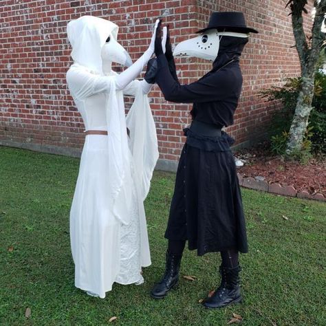 Pleg Doctor, Fantasy Jobs, Milo Core, Plague Doctor Costume, Plague Doctors, Medieval Garb, Doctor Costume, Matching Costumes, Scp Foundation