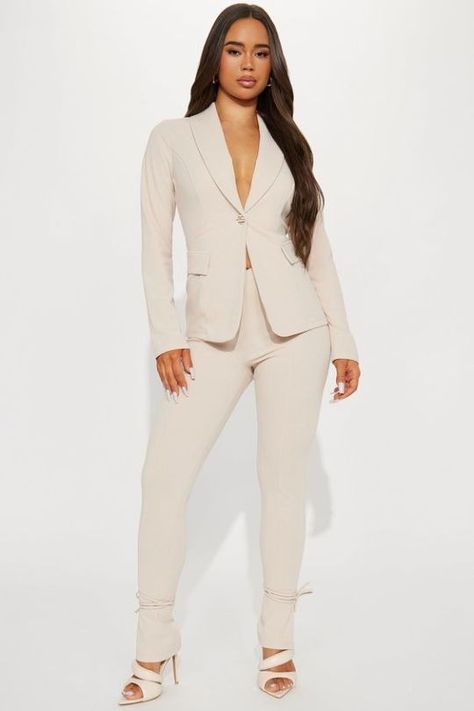 The Rise of Cute Pant Suits in Fashion – @kofiwomensfashion on Tumblr Cream Pants Suit Women, Fashion Nova Business Outfits, Fashion Nova Work Outfits, White Pants Suits For Women, Cream Suits Women, Cream Blazer Outfits For Women, Grown Outfits, Blazer Set Outfit, White Pants Suit