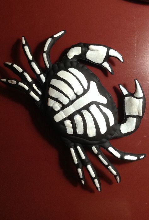 I created this skeleton crab using a plastic crab, Krylon Spray Paint for Plastics and Martha Stewart's craft paint. #exoskeleton Crab Skeleton, Halloween Crab, Skeleton Animals, Spray Paint Plastic, Krylon Spray Paint, Martha Stewart Crafts, Shaped Rug, Cerámica Ideas, Painting Plastic