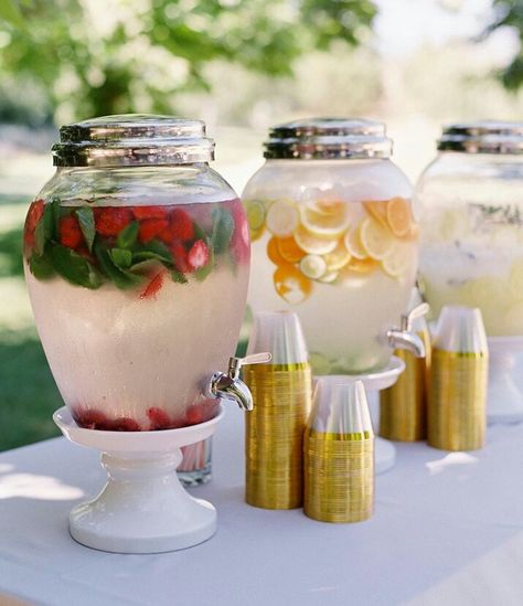 Engagement Party Park Ideas, Wedding Refreshment Table, Park Baby Shower Ideas Outdoor, 13 Bedar, Southern Wedding Food, Uae Wedding, Southern Party, Refreshments Table, Wedding Drink Station