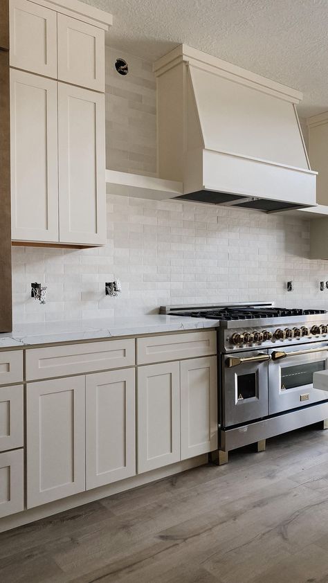 ourdailytribe on Instagram: Progress at the spec house build and I’m smitten with how it’s all coming together 🙌 . . . Tile- @bedrosianstile Makoto shoji white… Sw Creamy, White Cabinets White Countertops, Greige Kitchen, Kitchen Hood Design, 2022 Kitchen, Off White Cabinets, Spec House, Kitchen Appliances Design, Off White Kitchens