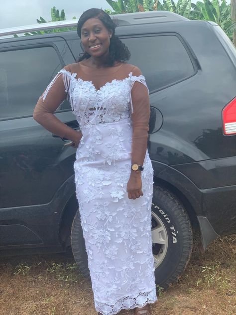 White Kente Styles Ghana, White Lace Dress Styles Ghana For Naming Ceremony, White Ankara Lace Dress Styles, Latest Style For White Lace Gown, White Lace Ankara Dress Styles, Lace Dress Classy, White Dress Styles, African Traditional Wedding Dress, Lace Dress Styles