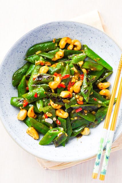 Soy-Glazed Runner Beans with Cashews |Euphoric Vegan Runner Bean Recipes, Runner Beans Recipes, Soy Sauce Glaze, Vegan Runner, Produce Recipes, Garlic And Ginger, Rainbow Chard, Runner Beans, Salad Leaves