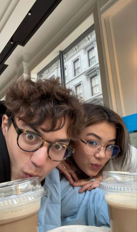 Couple With Glasses, Guy Best Friend Aesthetic, Nerdy Boyfriend, Glasses Couple, Couple Glasses, Cute Couple Aesthetic, Dream Boyfriend, Couple Selfies, Photographie Inspo