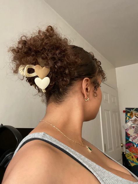 Black girl claw clip curly hair Clay Clip Hairstyles, Clip Curly Hairstyles, Claw Clip Curly Hairstyles, Clip Hairstyles Curly Hair, Claw Clip Curly Hair, Clip Curly Hair, Claw Clip Black, Hair Clip Hairstyles, Hair Goal