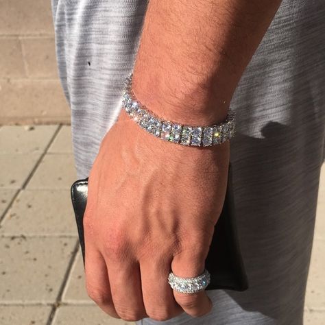 Ice Tray on Instagram: “Guys this Double Tennis Bracelet & Iced Out Rotating Ring combo is all you’ll need for this winter ☃️❄️ Get bundled up by tapping on this…” Ring Combo, Ice Ring, Rotating Ring, Tennis Bracelet, Luxury Life, Ice Tray, Or Rose, Mens Bracelet, Tennis