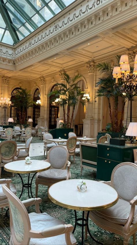 Luxury Cafe Aesthetic, Neoclassical Restaurant, French Restaurant Interior, Italian Cafe Interior, Italian Restaurant Interior, Luxury Cafe, Modern Restaurant Design, Classic Restaurant, Italian Cafe