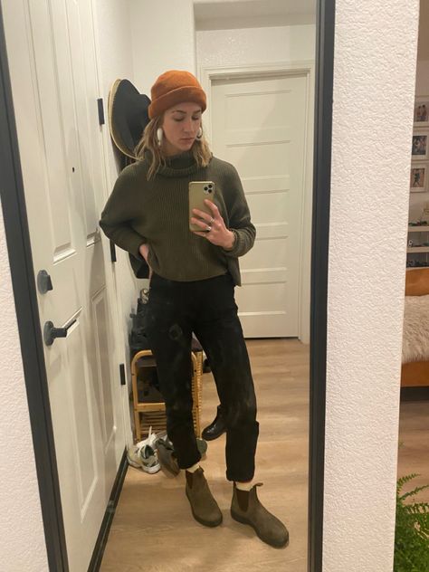 Womens Chino Outfits, Blundstone Fits, Blundstone Outfit, Pnw Style, Warm Outfits, Casual Chic Style, Casual Winter Outfits, Outfit Goals, Edgy Outfits