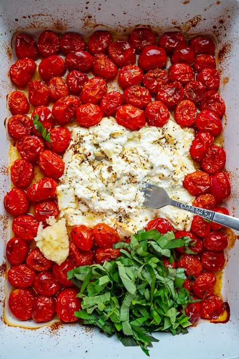 Baked Tomato and Feta Pasta Tomato And Feta Pasta, Tomato Pasta Bake, Pasta Pan, Tomato And Feta, Roasted Tomato Pasta, Closet Cooking, Easy Pasta Dinner, Baked Feta, Balsamic Recipe