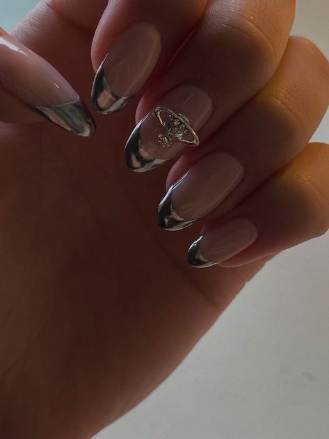 French Tips Chrome, Silver French Tips, Chrome Gel Nails, Westwood Nails, Silver Chrome Nails, Chrome Nail Art, Chrome Nails Designs, Chrome Nail, Racun Shopee