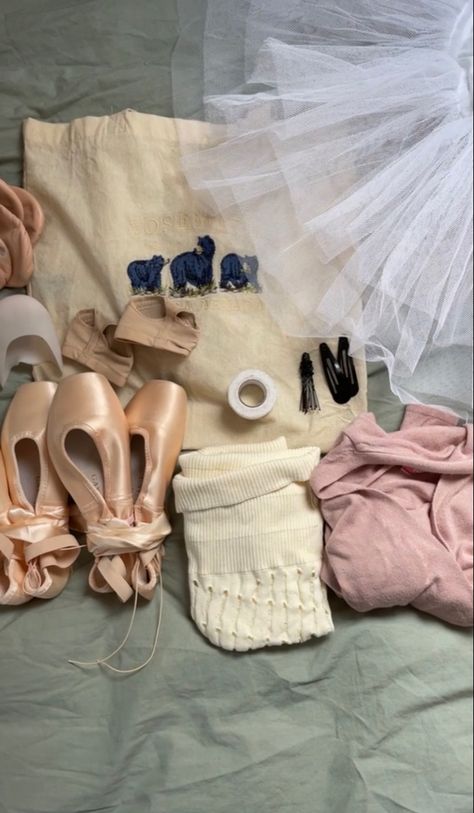 Ballet Bag Aesthetic, Ballet Class Aesthetic, Ballet Princess, Ballet Music, Dancer Lifestyle, Ballet Bag, Ballet Beauty, Ballet Inspiration, Ballet Core