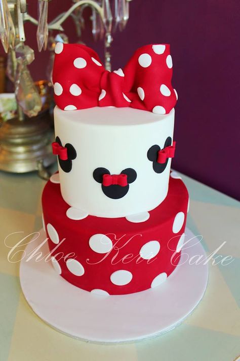 Minnie Mouse cake in red, black and white - Chloe Kerr Cakes Red And White Cake, Mickey And Minnie Cake, Minnie Mouse Birthday Cakes, Mickey Cakes, Bolo Minnie, Minnie Birthday Party, Minnie Cake, Mickey Mouse Cake, Minnie Mouse Cake