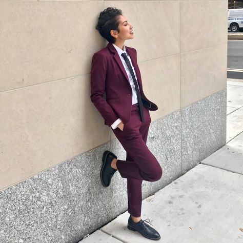 Dapper for Days Tomboy Suit, Girl In Suit, Work Conference, Maroon Suit, Lesbian Outfits, Androgynous Outfits, Lesbian Fashion, Tomboy Chic