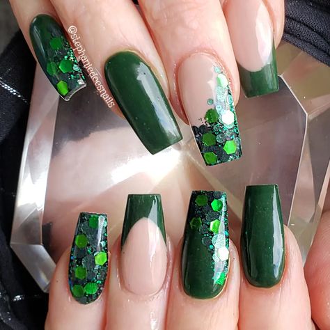 St Party Nails, 40th Birthday Nails, Patrick Nails, White Nail Ideas, Saint Patrick Nail, Birthday Nail Designs, Green On Green, Aqua Nails, St Patricks Day Nails