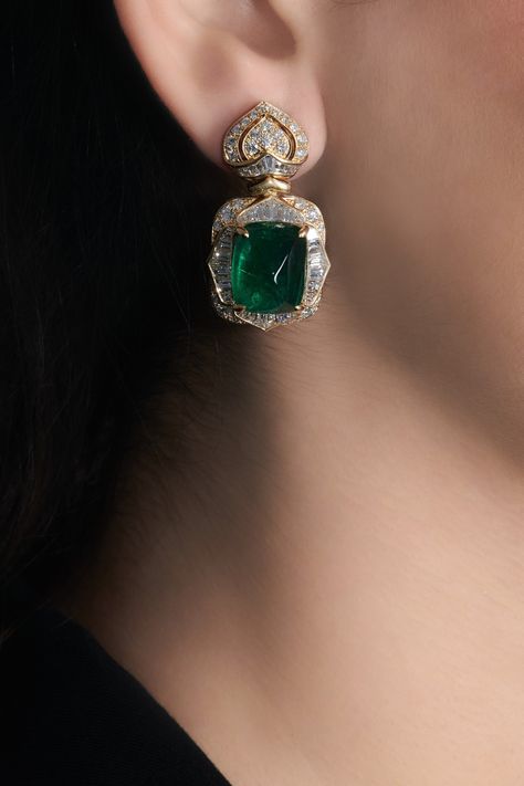 Diamond Emerald Earrings, Antique Pearl Necklace, Jewellery Wishlist, Emerald And Diamond Earrings, Gold Jewelry Prom, Jewelry Prom, Magnificent Jewels, Emerald Diamond Earrings, Diamond Pendent