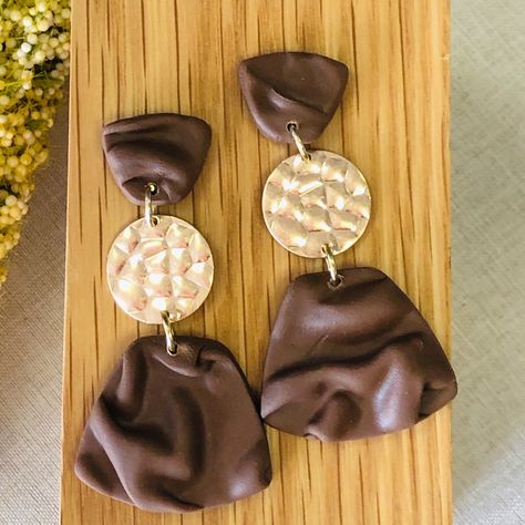 Brown Polymer Clay Earrings, Brown Clay Earrings, Earring Inspired, Things To Make And Sell, Diy Earrings Polymer Clay, Brown Clay, Earrings Polymer, Polymer Earrings, Polymer Clay Jewelry Diy