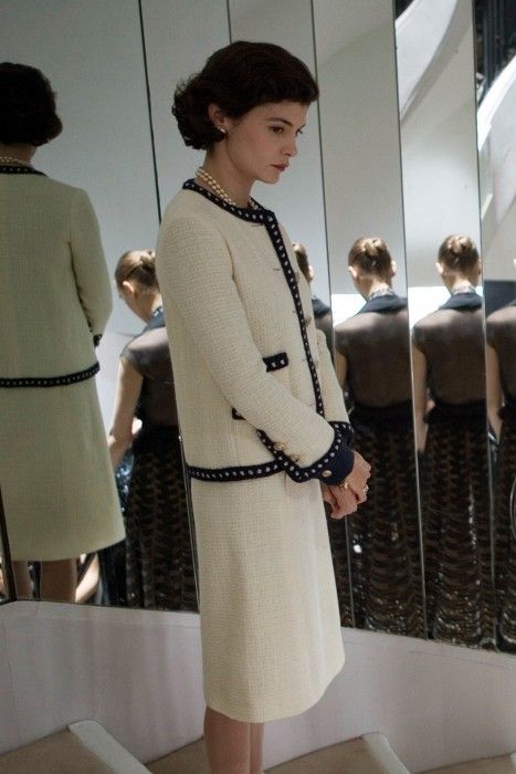 La libertad es siempre elegante Coco Chanel Dramatic Gamine, French Ethereal, Chanel Cardigan, Interview Suits, Chanel Style Jacket, Coco Chanel Fashion, Audrey Tautou, Chanel Suit, Mode Chanel