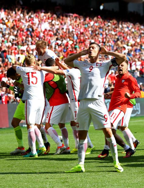 Polnische National 11 Poland Soccer Team, Poland Football Team, Poland Football, Uefa European Championship, Uefa Euro 2016, Football Icon, The Beautiful Game, My Aesthetic, Robert Lewandowski