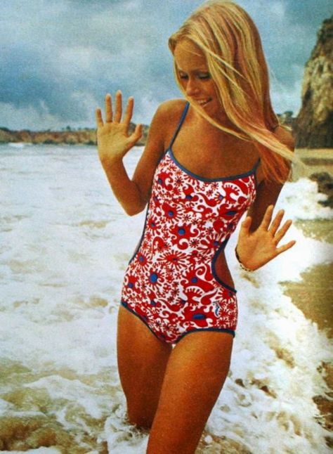 Bleyle beachwear, Gioia (Italy) June 1969 70s Beach Aesthetic, 70s Swimwear, 70s Beach, Beach Retro, Fashion 1960s, Swinging Sixties, Vintage Swim, Sixties Fashion, Sweet Summertime