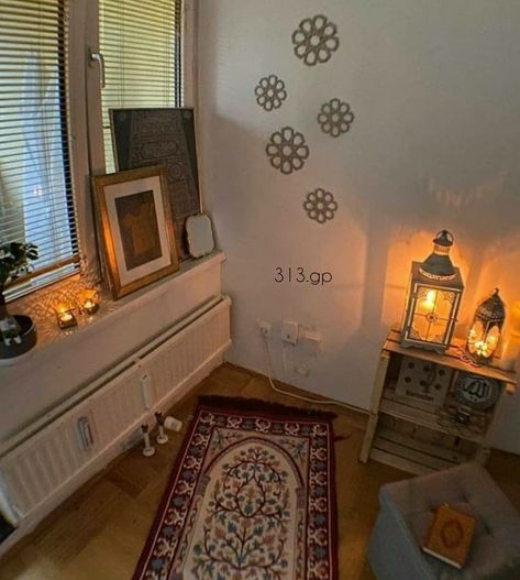 Islam Praying, Praying Corner, Muslim Prayer Room Ideas, Islamic Interior Design, Prayer Room Ideas, Tumblr Room Decor, Prayer Corner, Future Apartment Decor, Home Design Living Room