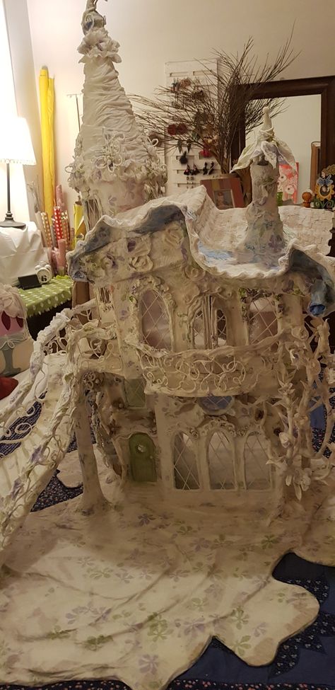 Plastic Bottle Fairy House Diy, Paper Mache Fairy House, Paper Mache Doll House, Cave Diorama, Paper Mache Houses, Paper Mache House, Miniature Fairy House, Paper Diorama, Fairy House Crafts